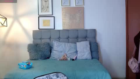 _naomi_s online show from April 2026 08:39:02 PM