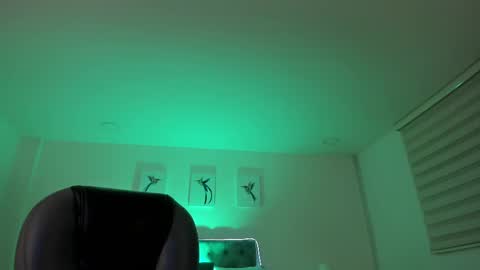 Snapshot of _natalie18_ chatting on October 2025 03:56:01 AM Natalie online show from October 2025 03:56:01 AM