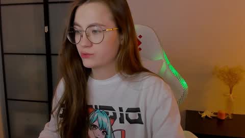 Snapshot of _nemalkovamia chatting on December 2024 04:32:02 AM Mia with a big heart online show from December 2024 04:32:02 AM