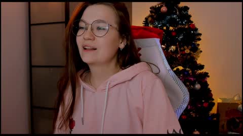 Snapshot of _nemalkovamia chatting on December 2024 09:33:02 AM Mia with a big heart online show from December 2024 09:33:02 AM