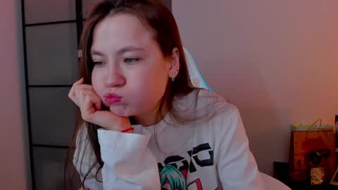Snapshot of _nemalkovamia chatting on February 2025 04:14:01 AM Mia with a big heart online show from February 2025 04:14:01 AM