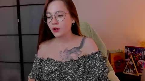 Snapshot of _nemalkovamia chatting on February 2025 06:09:02 AM Mia with a big heart online show from February 2025 06:09:02 AM