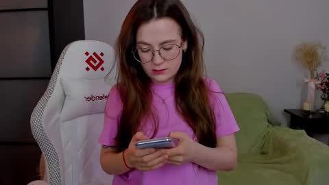 Snapshot of _nemalkovamia chatting on March 2025 03:56:01 AM Mia with a big heart online show from March 2025 03:56:01 AM