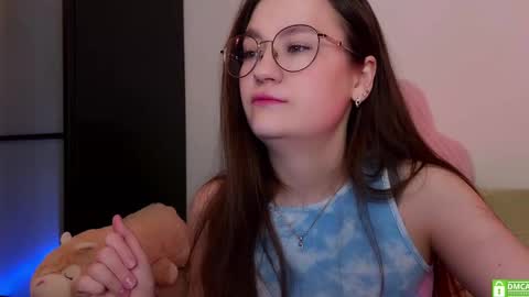 Snapshot of _nemalkovamia chatting on March 2025 03:35:01 AM Mia with a big heart online show from March 2025 03:35:01 AM