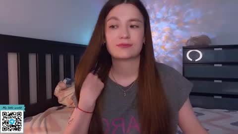 Snapshot of _nemalkovamia chatting on September 2025 10:37:01 AM Mia with a big heart online show from September 2025 10:37:01 AM