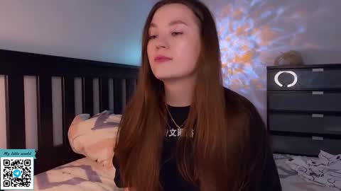 Snapshot of _nemalkovamia chatting on September 2025 10:48:01 AM Mia with a big heart online show from September 2025 10:48:01 AM