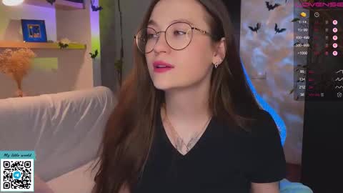 Snapshot of _nemalkovamia chatting on November 2025 02:10:02 AM Mia with a big heart online show from November 2025 02:10:02 AM