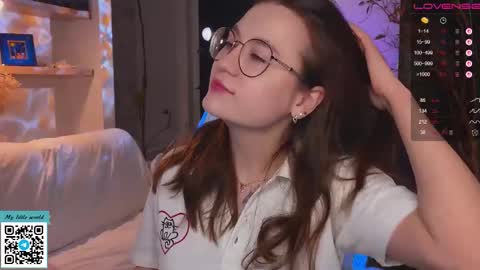 Snapshot of _nemalkovamia chatting on November 2025 02:33:02 AM Mia with a big heart online show from November 2025 02:33:02 AM