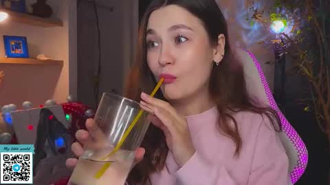 Snapshot of _nemalkovamia chatting on December 2025 11:58:02 AM Mia with a big heart online show from December 2025 11:58:02 AM