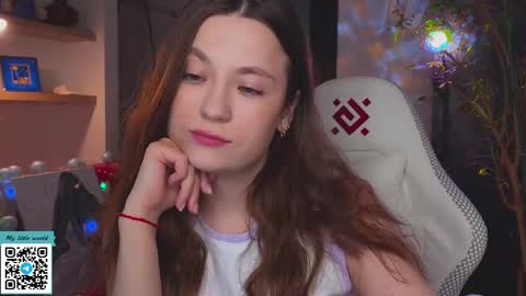 Snapshot of _nemalkovamia chatting on December 2025 10:42:01 AM Mia with a big heart online show from December 2025 10:42:01 AM