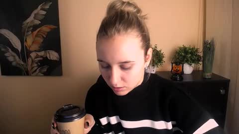 Nica online show from October 2025 09:22:01 AM