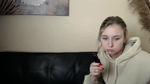 Nica online show from November 2025 11:32:01 AM