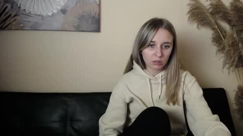 Nica online show from November 2025 03:43:02 PM