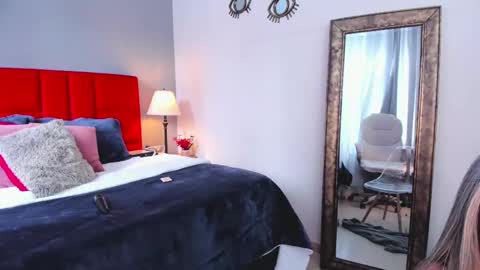 _nicoletteshea_ online show from November 2025 08:31:01 PM