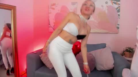 _nicoletteshea_ online show from February 2026 09:33:02 PM