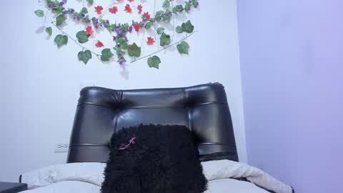 Snapshot of _nicollee chatting on February 2025 09:05:01 AM juliana online show from February 2025 09:05:01 AM