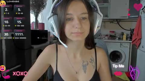 Snapshot of _nika_kik chatting on October 2025 12:02:01 PM Nika online show from October 2025 12:02:01 PM