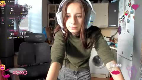 Snapshot of _nika_kik chatting on October 2025 12:45:01 PM Nika online show from October 2025 12:45:01 PM