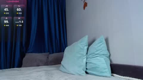 Snapshot of _oh_and_ah_ chatting on December 2025 04:25:02 PM Vegan girl online show from December 2025 04:25:02 PM