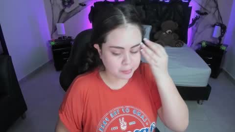 Olivia jones online show from October 2025 12:06:01 PM