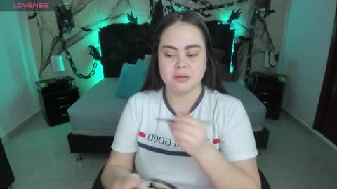 Olivia jones online show from October 2025 11:34:02 AM