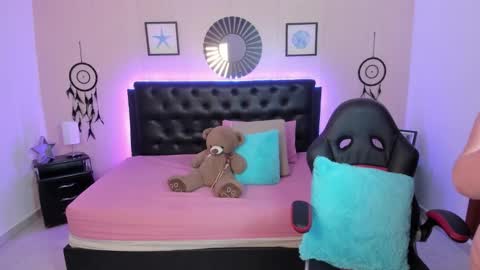 Olivia jones online show from February 2026 01:54:01 PM