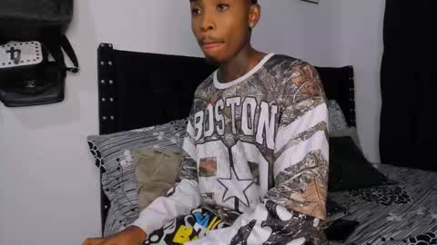 Kevin  online show from November 2025 10:30:01 PM