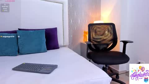  peach1  online show from October 2025 02:18:02 PM