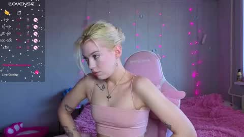 Snapshot of _pretty_ladies_ chatting on June 2026 11:25:02 AM Ellie and Nika online show from June 2026 11:25:02 AM