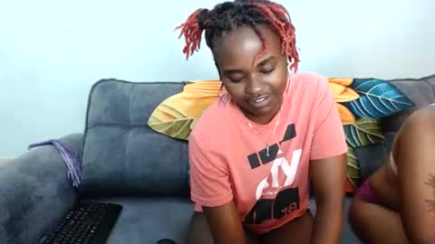 Snapshot of _prettyred chatting on November 2025 11:27:02 PM _prettyred online show from November 2025 11:27:02 PM