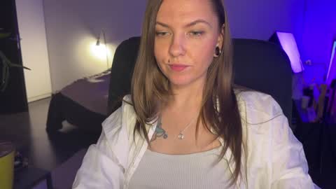 Snapshot of _private_person_ chatting on December 2024 07:54:01 PM HADLY today day-off see u online 0112 online show from December 2024 07:54:01 PM
