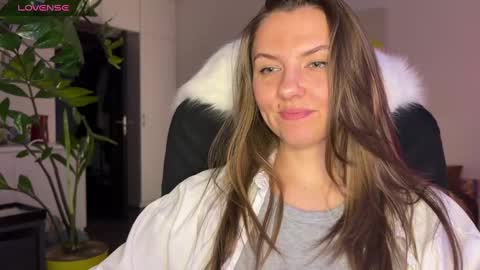 Snapshot of _private_person_ chatting on January 2025 04:56:02 PM HADLY today day-off see u online 0112 online show from January 2025 04:56:02 PM