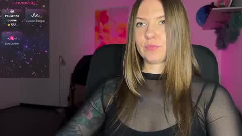 Snapshot of _private_person_ chatting on January 2025 04:54:02 PM HADLY today day-off see u online 0112 online show from January 2025 04:54:02 PM