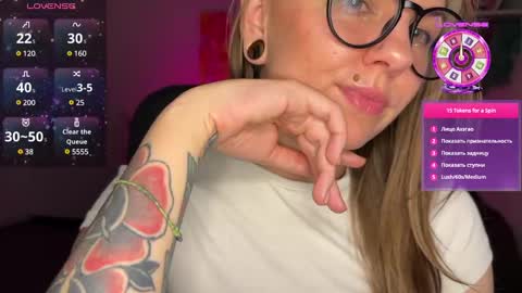 Snapshot of _private_person_ chatting on January 2025 06:16:02 PM HADLY today day-off see u online 0112 online show from January 2025 06:16:02 PM
