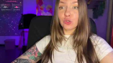 Snapshot of _private_person_ chatting on February 2025 06:09:01 PM HADLY today day-off see u online 0112 online show from February 2025 06:09:01 PM