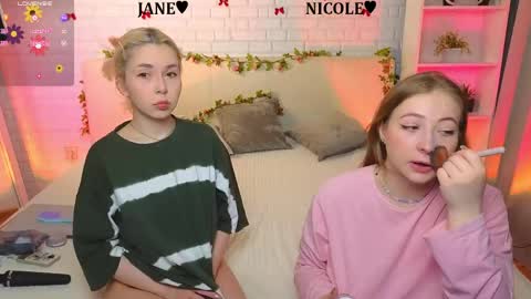 Merlizz Eva Jane Mila Nicole  left to right  online show from April 2026 08:06:01 PM