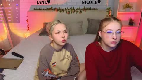 Merlizz Eva Jane Mila Nicole  left to right  online show from April 2026 08:25:02 PM