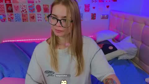 Snapshot of _reverse_gang_ chatting on February 2025 04:42:02 AM LISSAPVT IS OPEN online show from February 2025 04:42:02 AM