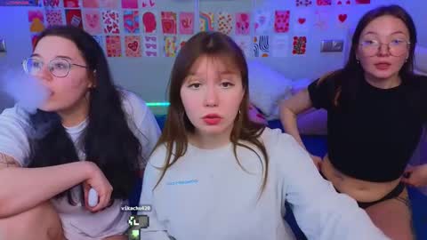 Snapshot of _reverse_gang_ chatting on March 2025 09:37:02 PM LISSAPVT IS OPEN online show from March 2025 09:37:02 PM