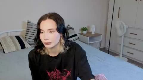 Snapshot of _reverse_gang_ chatting on September 2025 04:25:02 AM LISSAPVT IS OPEN online show from September 2025 04:25:02 AM