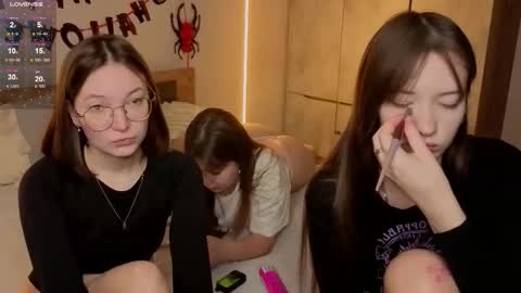 Snapshot of _reverse_gang_ chatting on October 2025 02:35:01 AM LISSAPVT IS OPEN online show from October 2025 02:35:01 AM