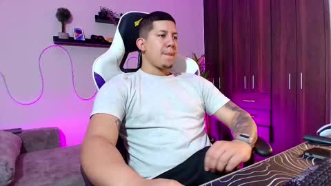 Roberto online show from February 2025 12:31:01 PM