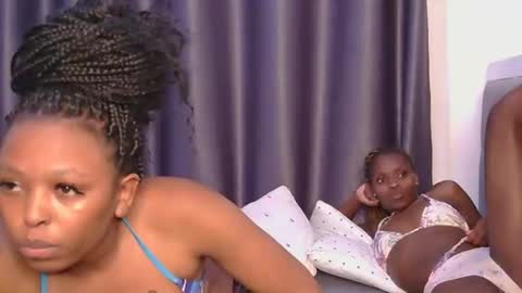  Roxxana online show from November 2025 06:08:01 PM