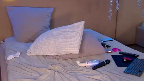 Roxy online show from August 2026 09:04:01 AM