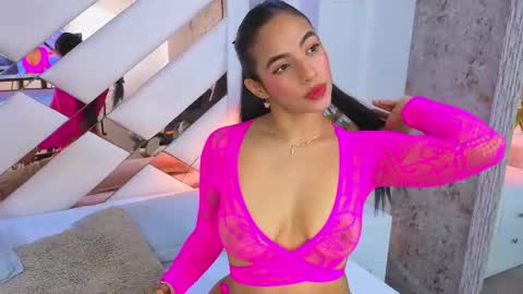 Sara online show from September 2025 08:11:02 PM