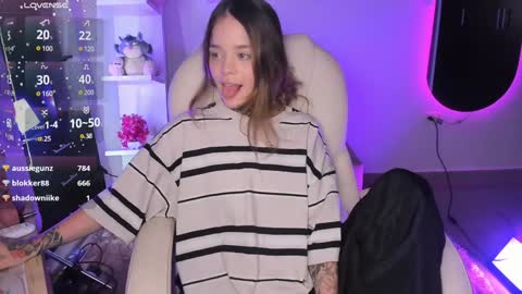 Snapshot of _sabrinamoon chatting on January 2025 05:56:01 PM online show from January 2025 05:56:01 PM