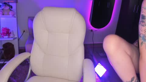 Snapshot of _sabrinamoon chatting on January 2025 01:35:02 PM online show from January 2025 01:35:02 PM