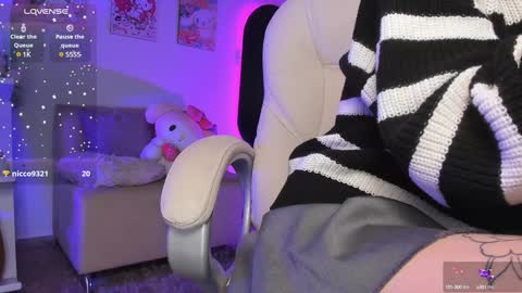 Snapshot of _sabrinamoon chatting on January 2025 05:23:02 PM online show from January 2025 05:23:02 PM