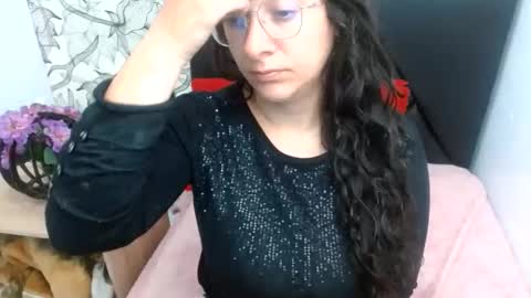 _saraximena_ online show from June 2026 06:33:02 AM