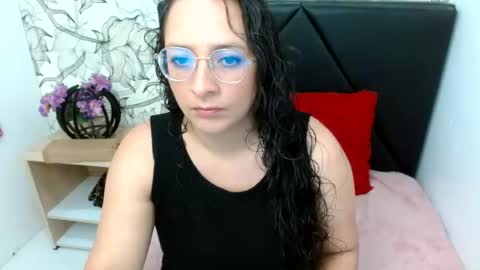 _saraximena_ online show from June 2026 03:42:02 PM